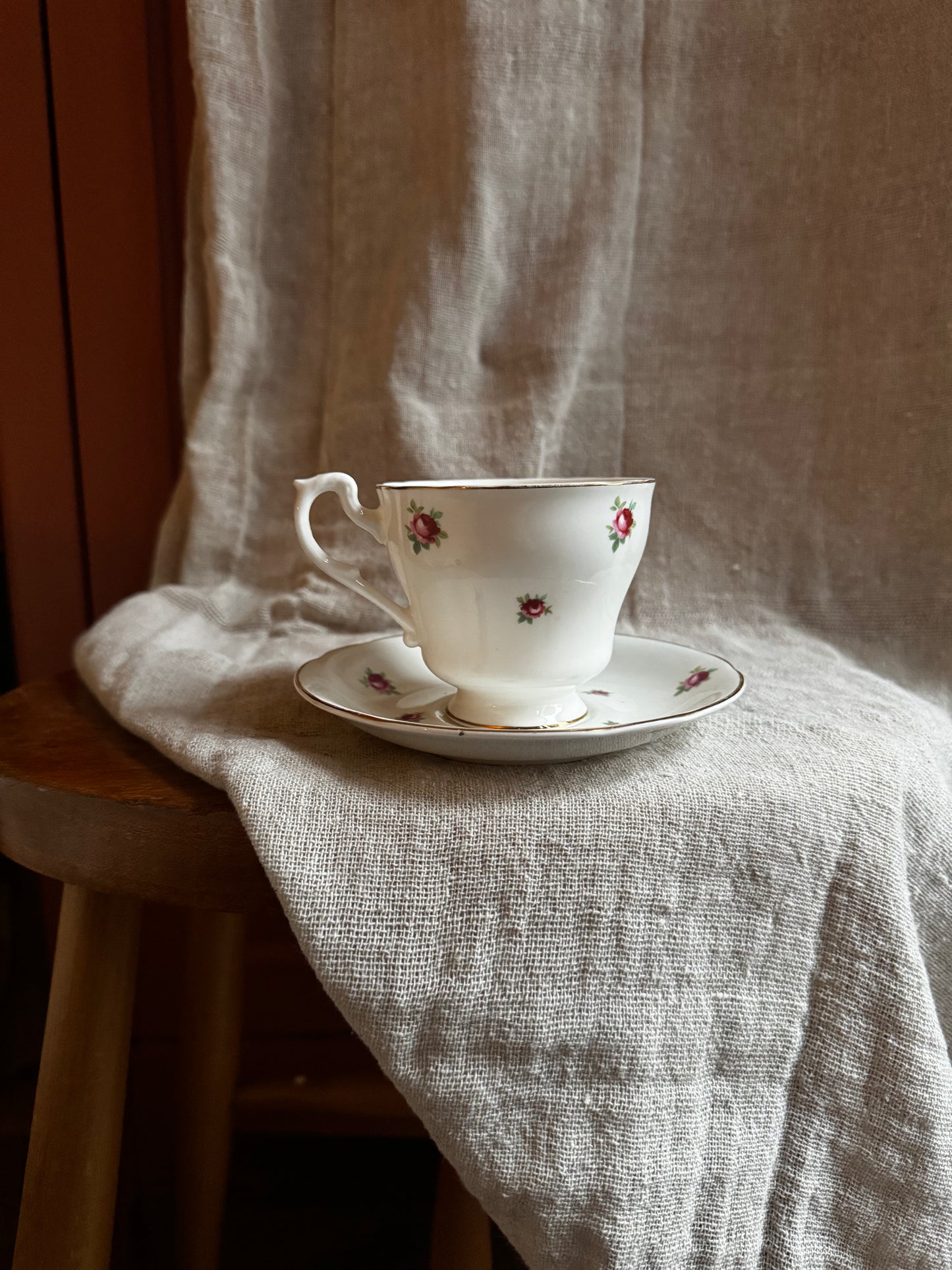 Vintage Rosebud Teacup & Saucer – Fine Bone China Everyday Set