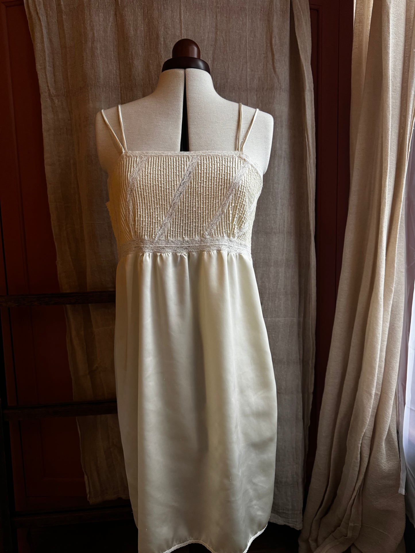 Ivory Lace Bodice Vintage Nightgown